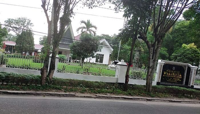 anggaran rp1,5 miliar rumah dinas wali kota dipertanyakan, pejabat pemko siantar saling tuding