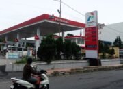 Harga pertamax naik jadi rp16. 650 per liter di pematangsiantar, warga mengeluh harga pertamax naik jadi rp16.650 per liter di pematangsiantar, warga mengeluh