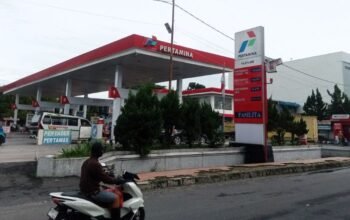 Harga pertamax naik jadi rp16. 650 per liter di pematangsiantar, warga mengeluh harga pertamax naik jadi rp16.650 per liter di pematangsiantar, warga mengeluh