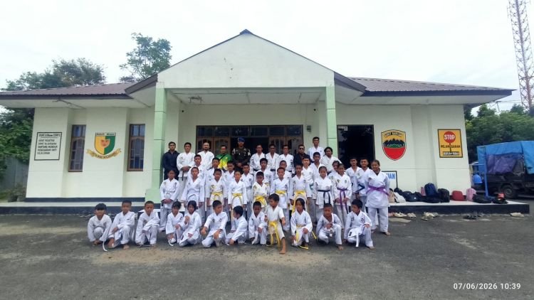 karateka shiroite taput jalani ujian kenaikan tingkat di tarutung