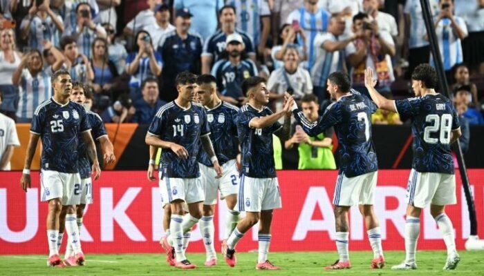 argentina vs honduras 2-0: messi dicadangkan, lautaro dan simeone cetak gol